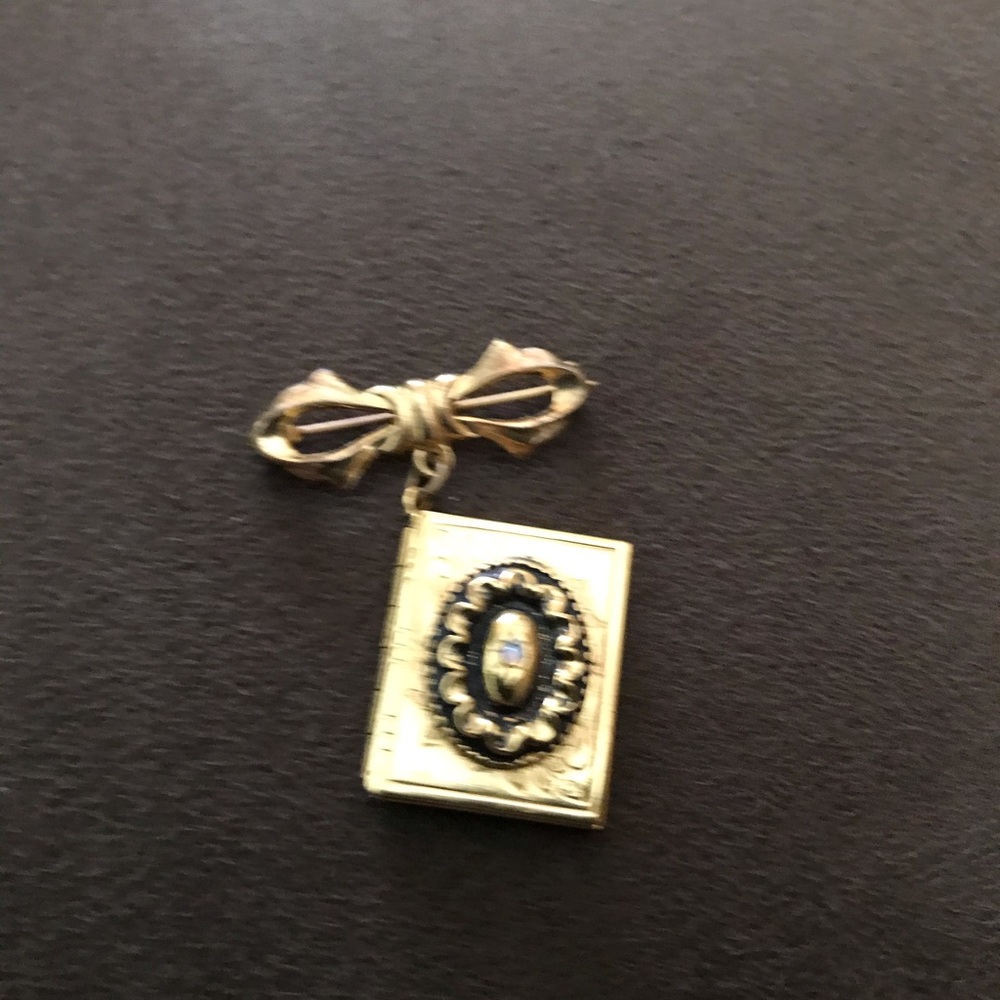 Vintage  locket pin 🥰